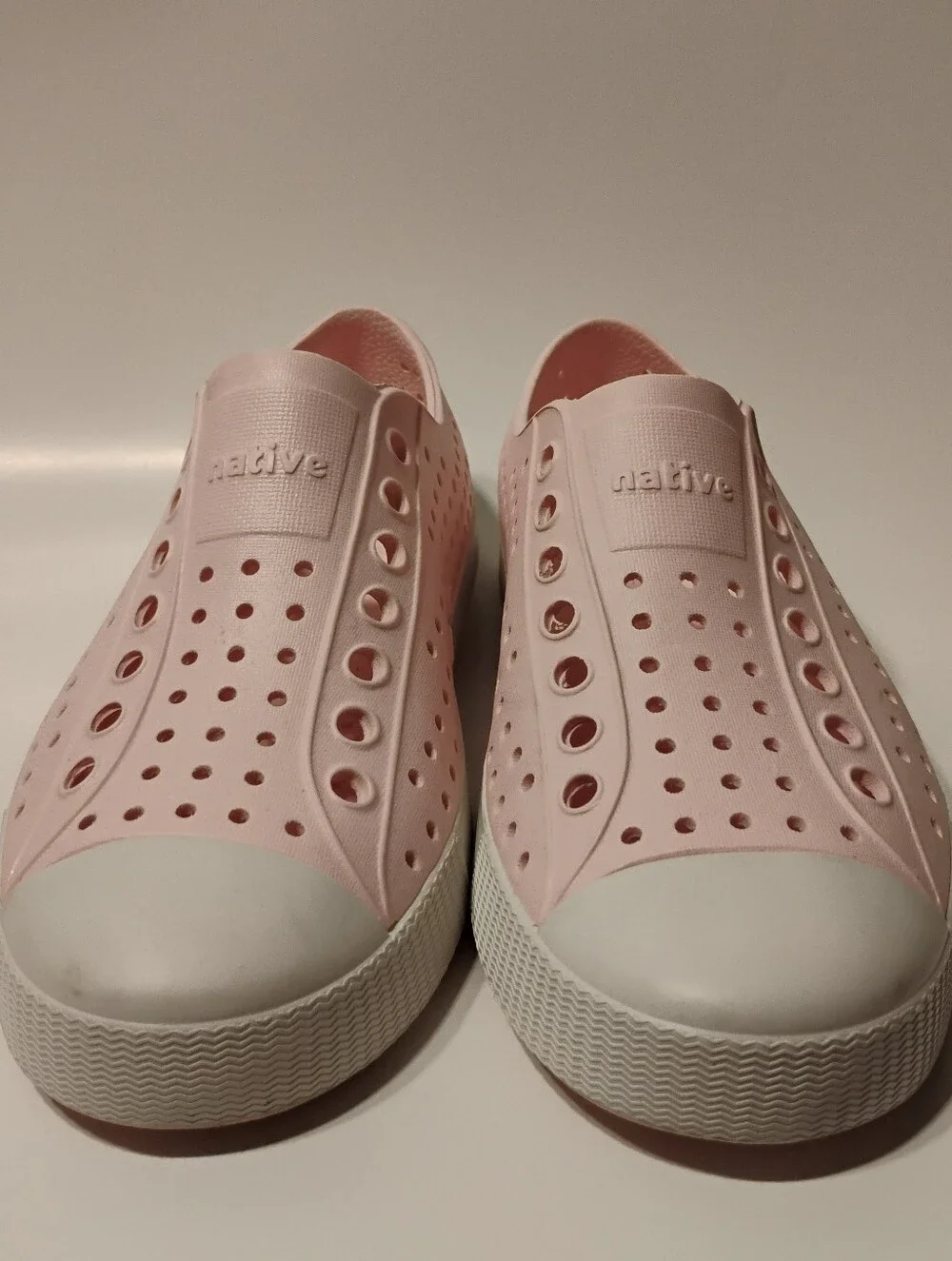 Native Shoes Jefferson Slip On Sneakers Water Friendly Pink White M4 W6 J4